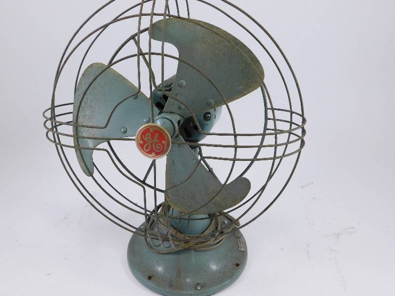 lot 14 image: Vintage General Electric Fan