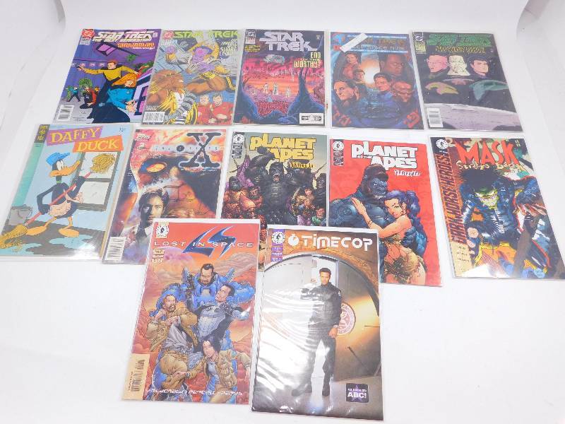 lot 26 image: Lot of Comic Books