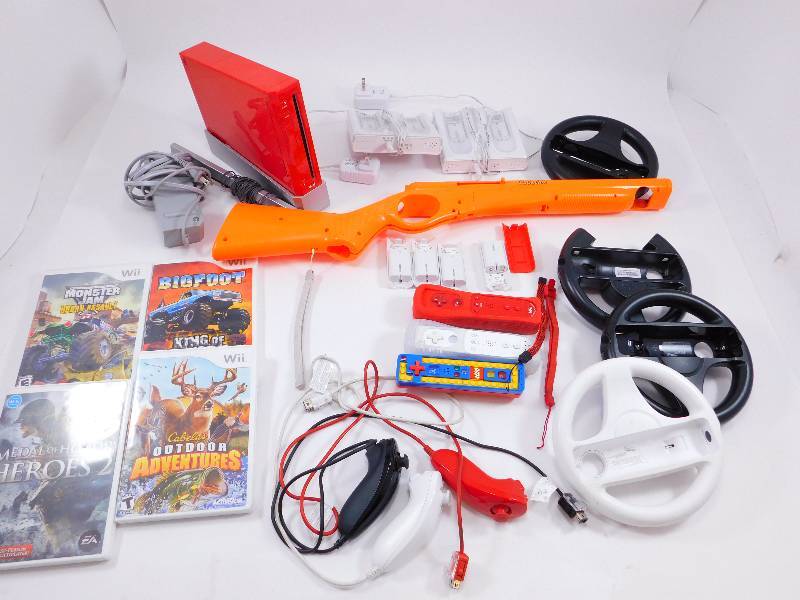 lot 41 image: Nintendo Wii  4 Games  Accessories