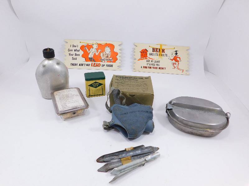 lot 52 image: Lot of Vintage Items - WWII