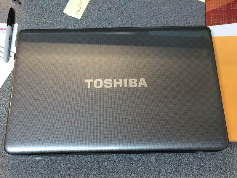 lot 93 image: Toshiba Satellite L775-S7114 Laptop - Missing 1 Key Other than that Super Condition