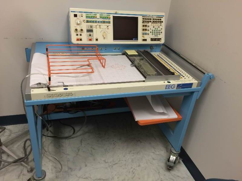 lot 29 image: WOW Nihon Kohden Neurofax Series 21 Channel EEG Recorder Electroencephalograph Includes Electrode Junction Box, Electrodes, Mount, Stand & Strobe. Original Owner - Super Condition Guaranteed To Work