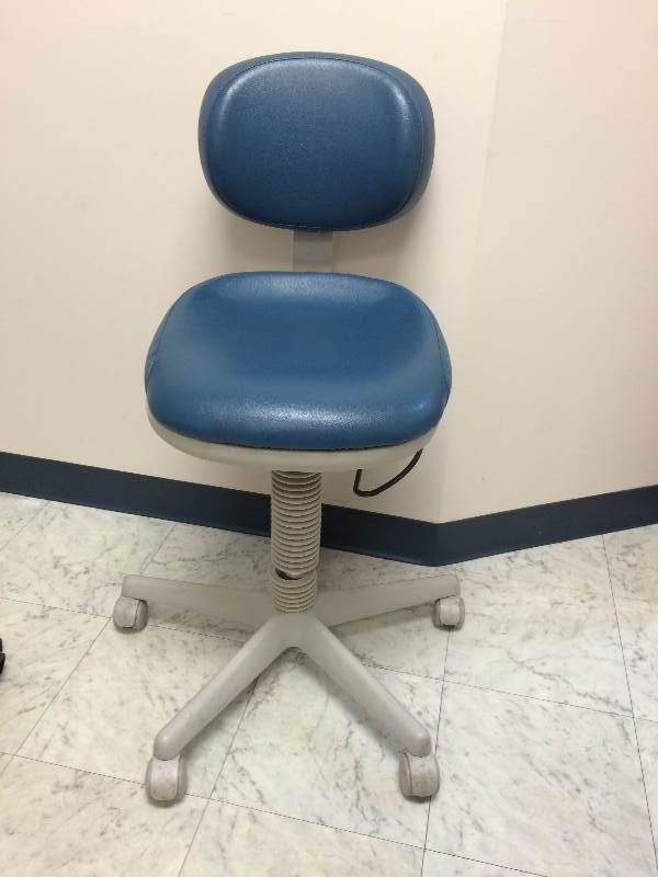 lot 30 image: Doctors Task Chair - Super Nice
