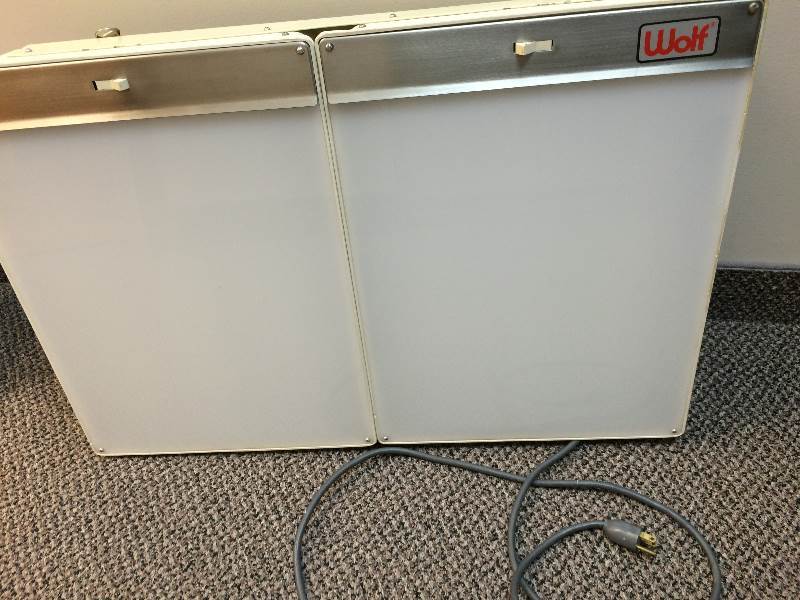 lot 33 image: Retails New $250 Wolf X-ray Viewer Double Panel unit - White - Excellent Condition