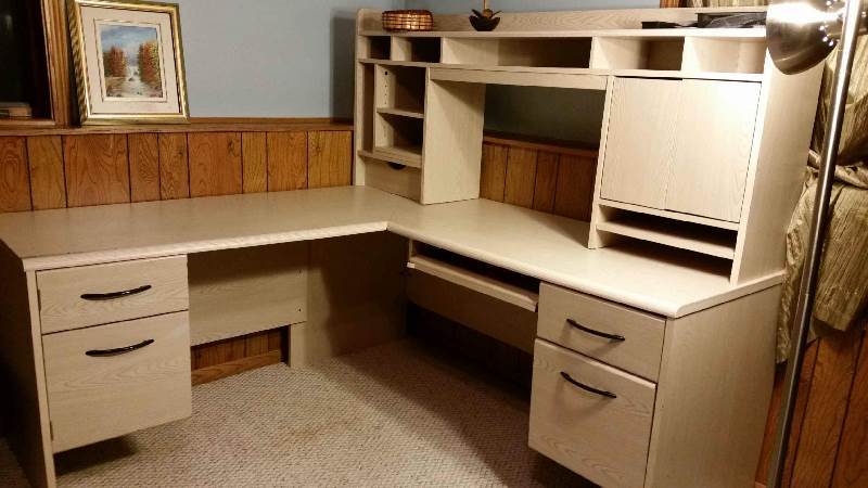 lot 62 image: Beautiful High Quality Blonde Wood Left Return Home Executive Office Workstation - Lots of Storage  Excellent Condition