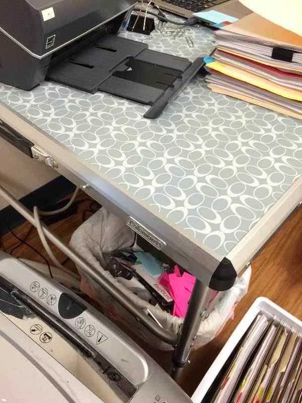 lot 72 image: Coleman Pack-Away Folding Table - SilverWhite Pattern - Excellent Condition