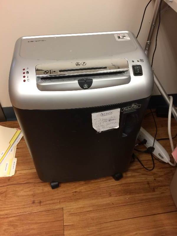 lot 75 image: Retails New $ 200 Fellowes Powershred SB-87Cs 15 sheet Confetti Cut Shredder - SilverBlack - Excellent Condition