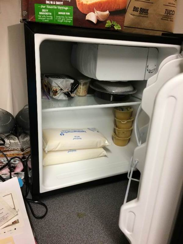 lot 81 image: Frigidaire Compact Mini Fridge Freezer - Excellent Condition