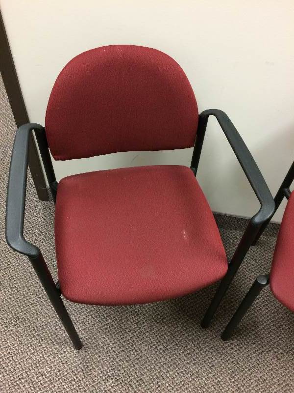 lot 83 image: 2 Global Industries Side Guest Waiting Room Chairs - Excellent Condition