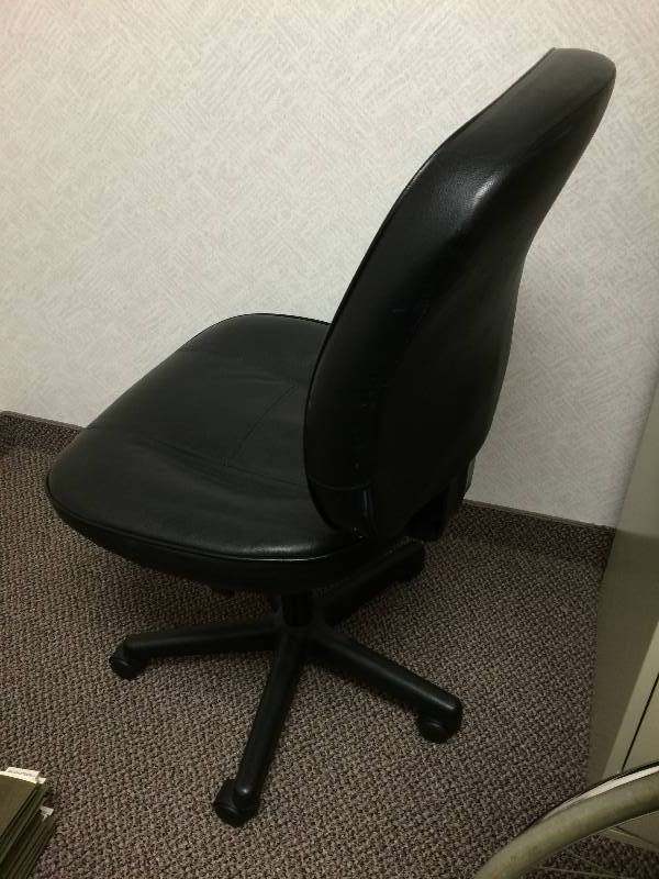 lot 7 image: Black Soft Cushion Task Chair by OCM International - Very Nice Condition