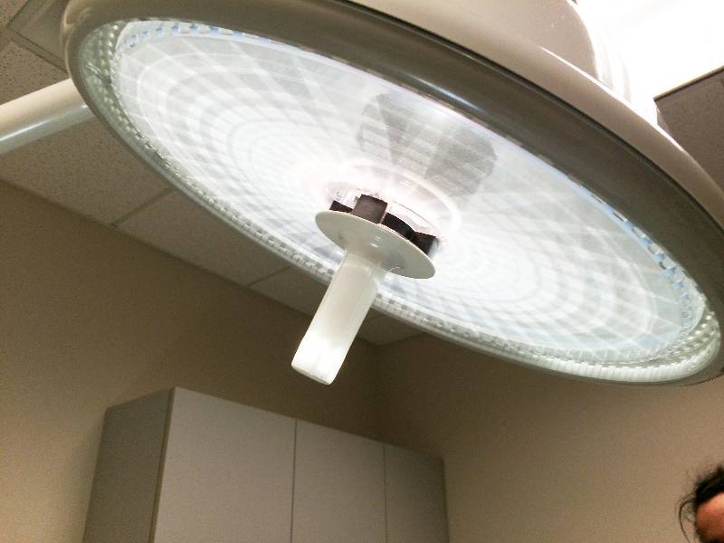 lot 96 image: WOW RETAILS $2200 MidmarkRitter 355 8-9 Ceiling Minor SurgerySurgical Light 355-025 MEDICAL PROCEDURE LIGHT - EXCELLENT CONDITION WILL BE PROFESSIONALLY REMOVED & READY FOR PICKUP