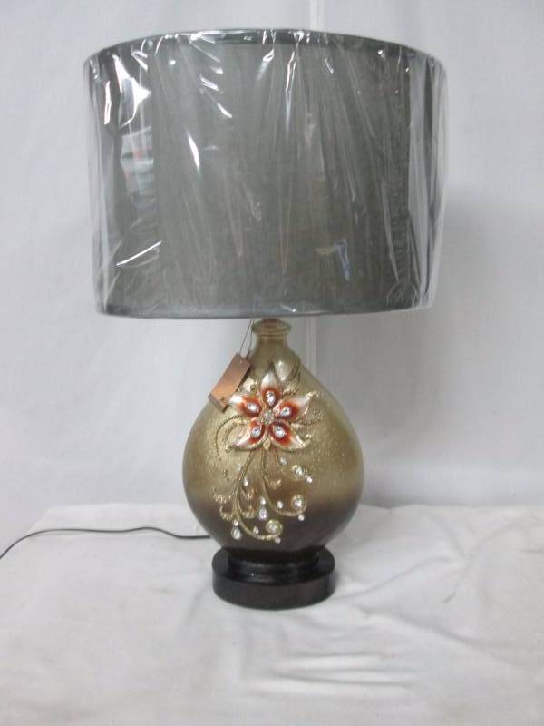 lot 14 image: Table Lamp