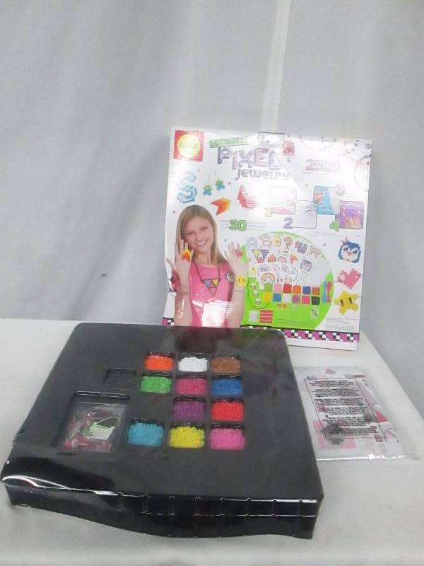 lot 49 image: Alex Toys Ultimate Pixel Jewelry Craft Kit