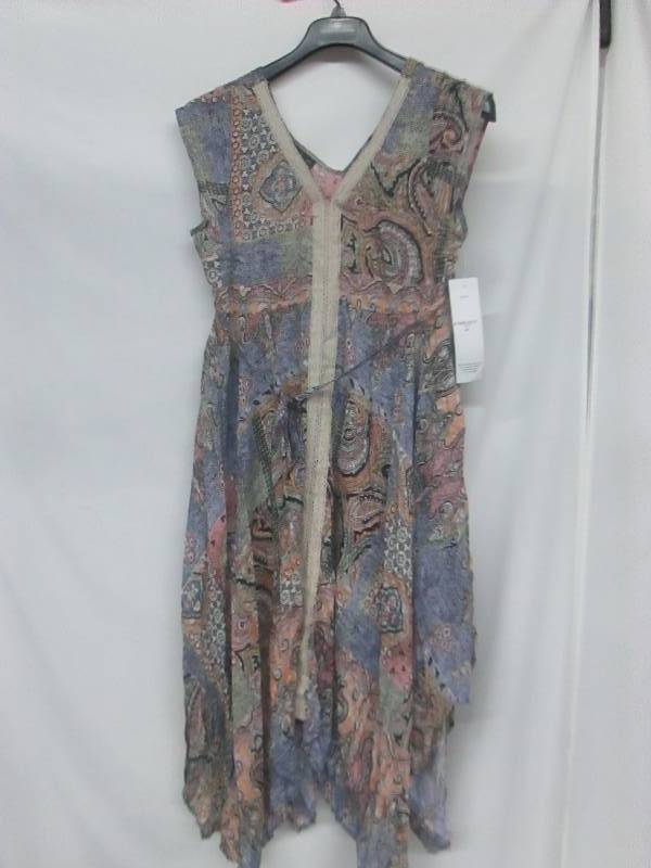 lot 66 image: Lola P Hankie Hem Dress