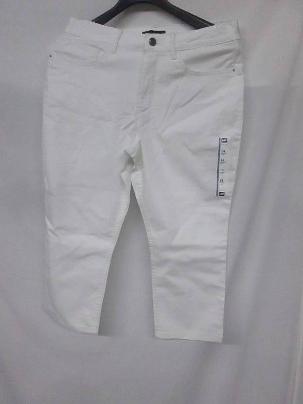 lot 63 image: Lee Easy Fit Frenchie Capri Pant