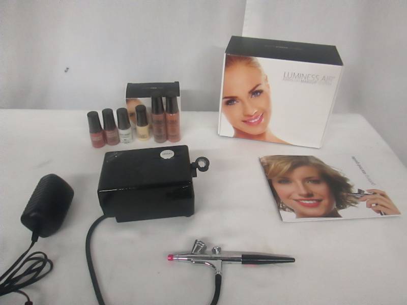 lot 8 image: Luminess Basic Airbrush Cosmetic System