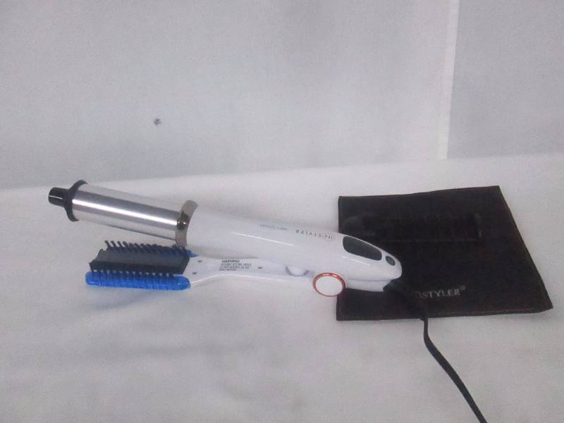 lot 35 image: InStyler Max Wet to Dry Rotating Iron 1-14 Pearl Blue