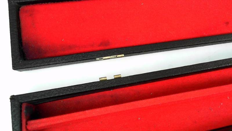 lot 249 image: Pool Cue Case Slightly Damaged