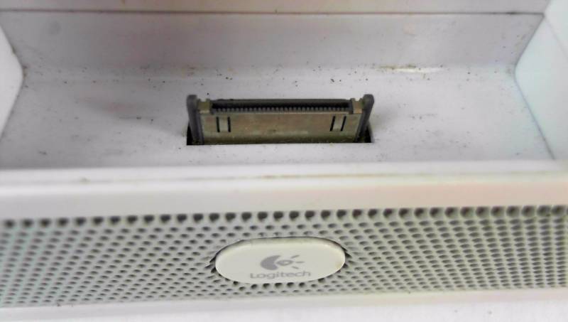lot 261 image: Logitech 30 pin Ipod Dock