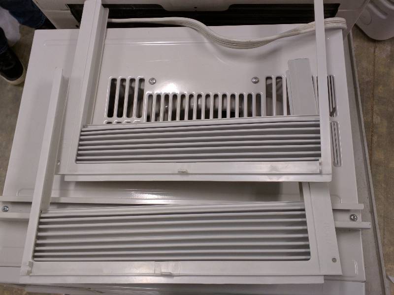 lot 53 image: General Electric 6050BTU air conditioner digital NEEDS FRION