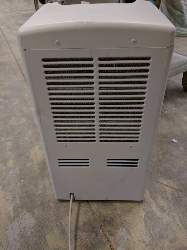lot 54 image: Whirlpool AD40G1 Dehumidifier NON WORKING