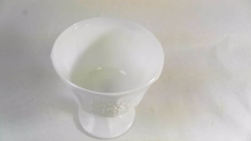 lot 650 image: Grapevine Cut Glass