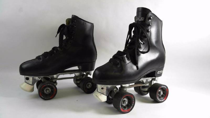 lot 300 image: Chicago Roller Skates Mens Deluxe Leather Lined See Description