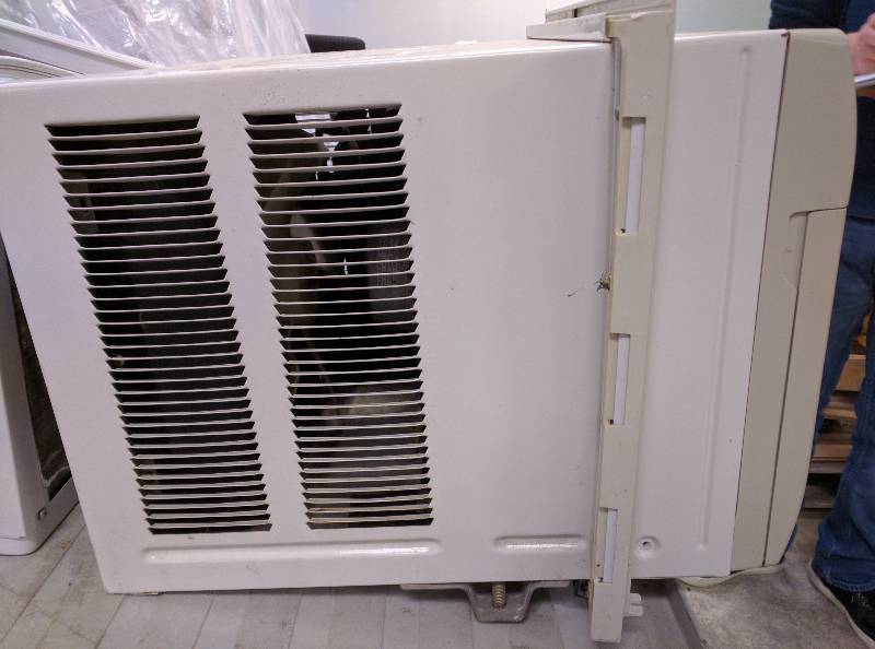 lot 52 image: General Electric 8000BTU air conditioner digital NEEDS FRION