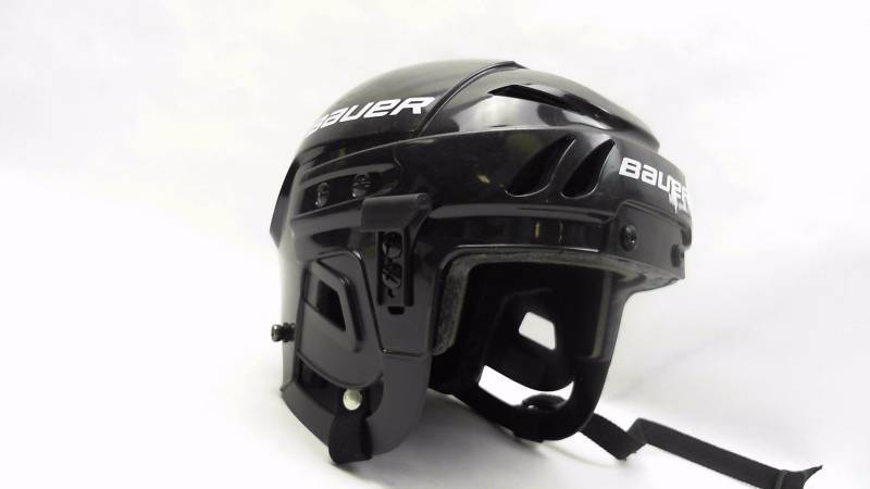 lot 62 image: Bauer M-10 Youth Hockey Helmet