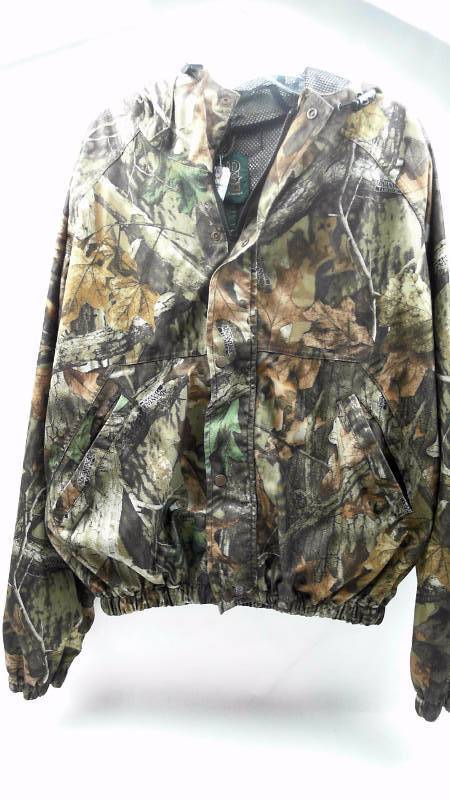 lot 75 image: Stearns Mad Dog Gear Heavy Windbreaker