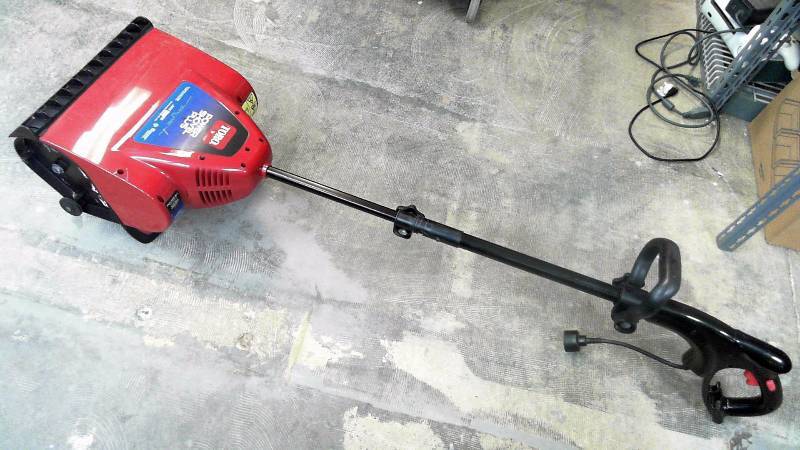lot 79 image: TORO Power Shovel Plus