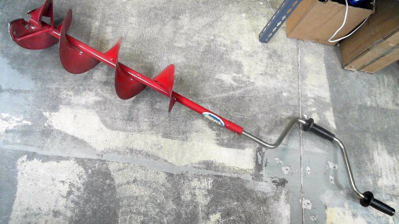 lot 82 image: Eskimo Manual Ice Auger