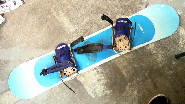 lot 17 image: Zeke Naler 135cm Super Awesome Snowboard