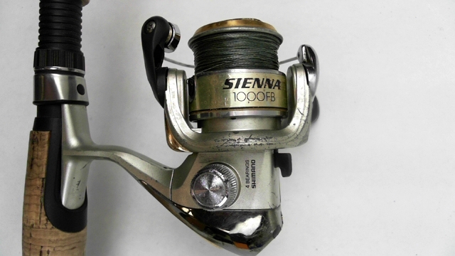 lot 21 image: Shimano Siena 1000FB Series Reel With Gander Mountain Guide Series Fishing Rod