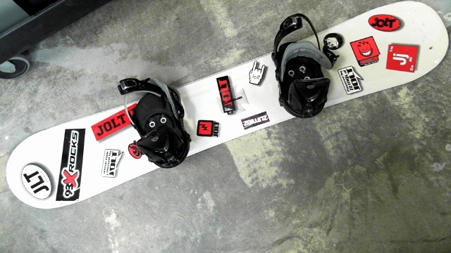 lot 23 image: Jolt USA 149cm Snowboard Off Brand bindings