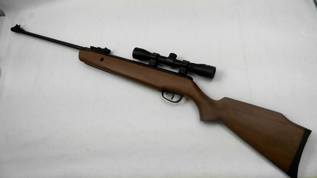 lot 36 image: Crosman Vantage Break Barrel Air Rifle Model 30030 with Center Point 4X32 Scope