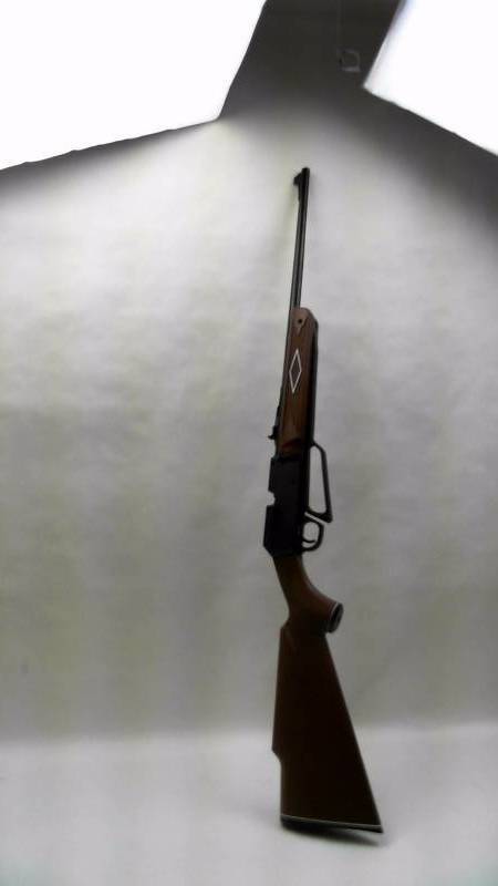 lot 38 image: Daisy Powerline 880 .177 cal Air Rifle - Good used condition, small dent in barrel