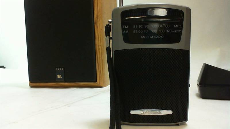 lot 395 image: Radio Shack portable pocket radio model12-464