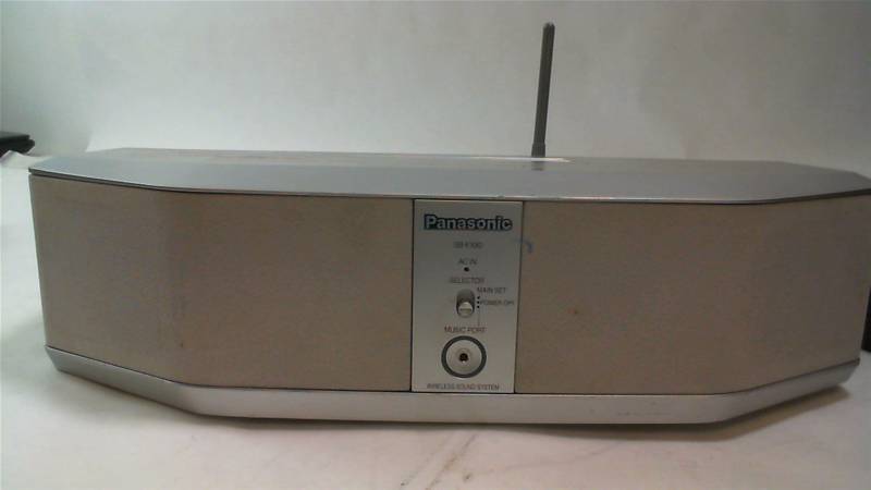 lot 401 image: Panasonic SB-FX80 audio stereo radio with center channel auxillary port