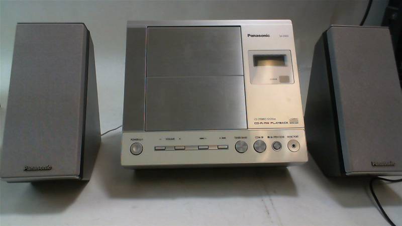 lot 405 image: Panasonic Model SA-EN25 bookshelf CD playerradio with 2 speaker and auxillary port