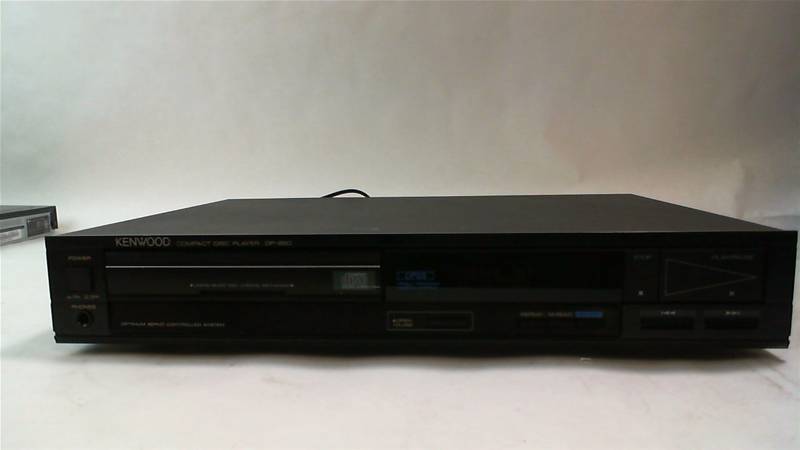 lot 431 image: Kenwood model DP850 CD player radio combination