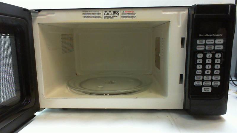lot 455 image: Hamilton Beach model P100N30ALS3B 1000 Watt microwave