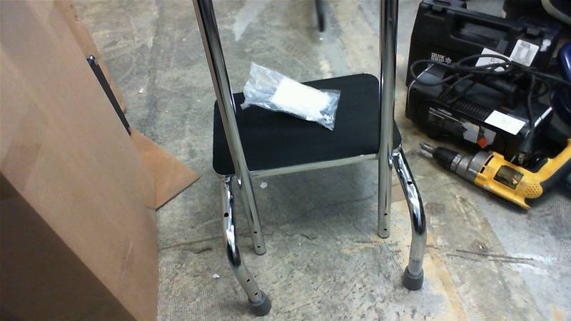 lot 522 image: DMI Mabis 539-1902-0099 foot stool - KD with handle Excellent condition in open box
