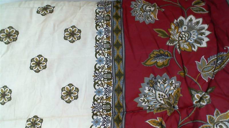 lot 531 image: Jaconsen Vine King Size 20 Piece Comforter Set open box return merchandise