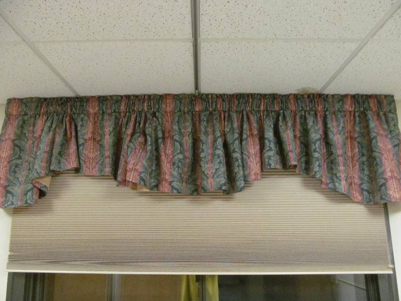 valance and blind