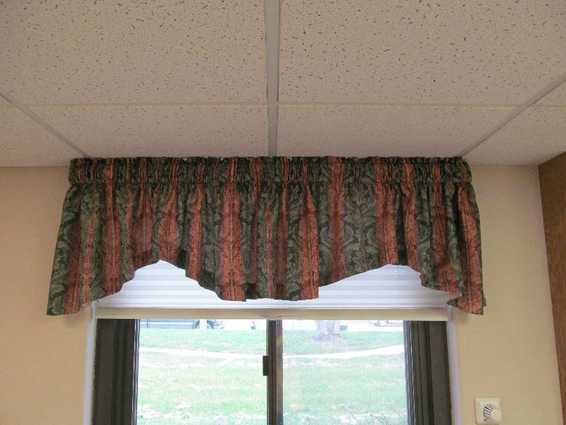 valance and blind