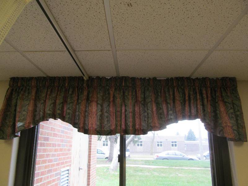 valance and blind