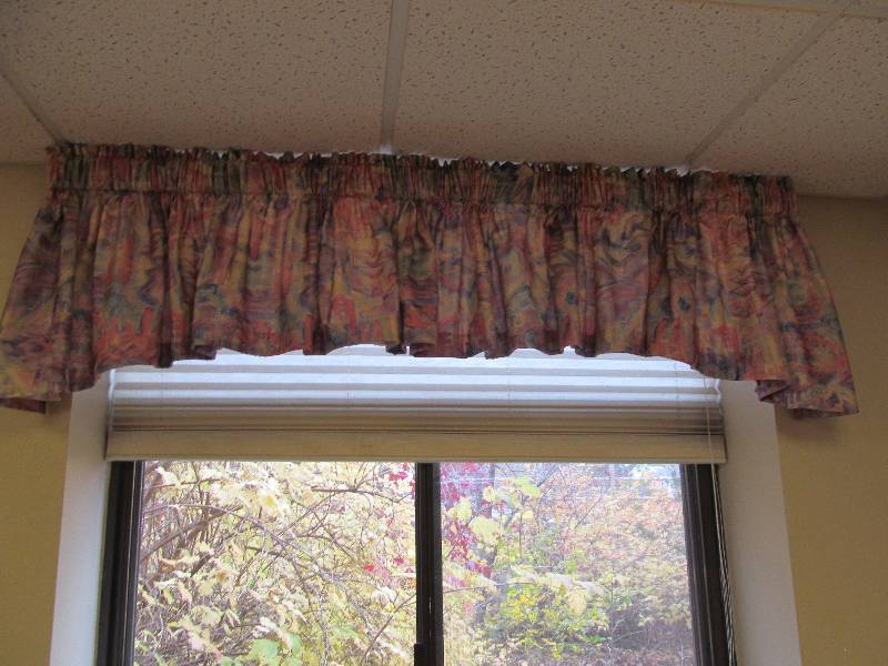 valance and blind