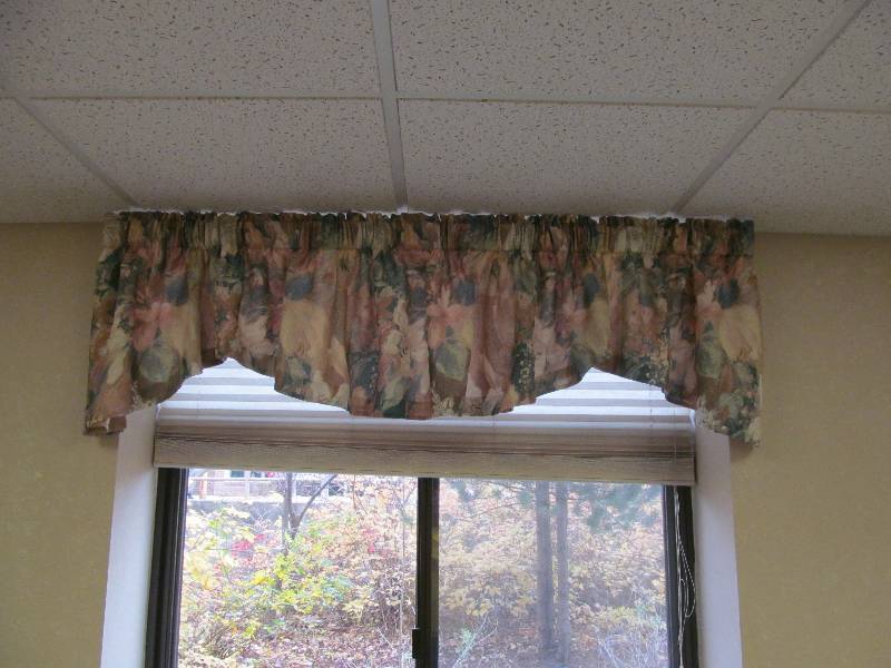 valance and blind