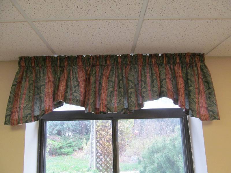 valance and blind